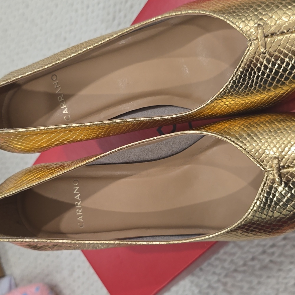 CARRANO Natalia Leather Pump. Size 7. 2.75-inch heels. - Picture 4 of 6